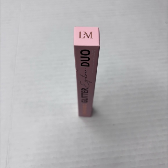 LUNA MAGIC Silver Glitter Eyeliner Duo - Picture 3 of 6